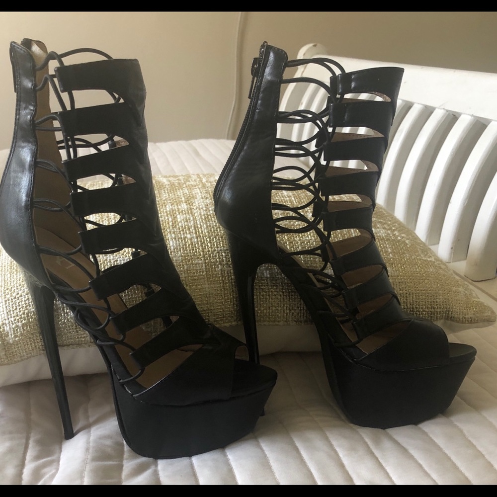 Sexy Black VERY high heels!!! 😍